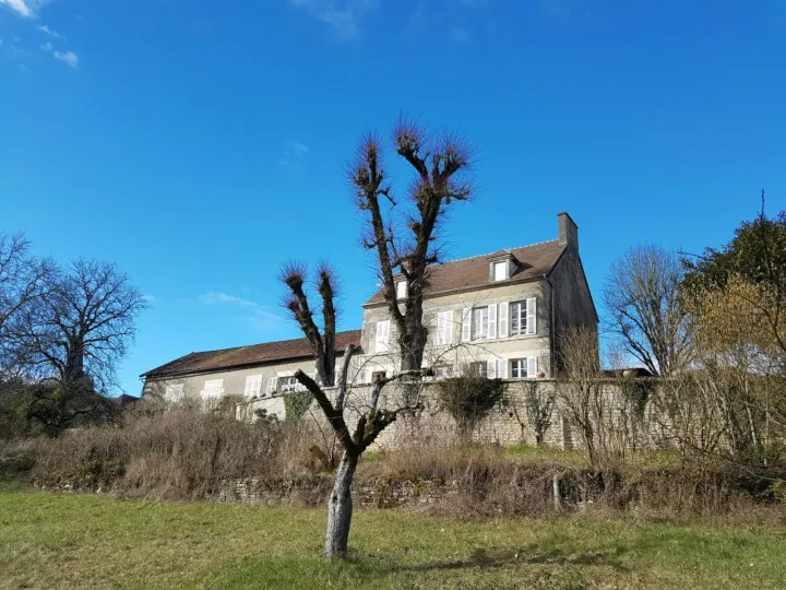 Façade extérieure, vu de loin